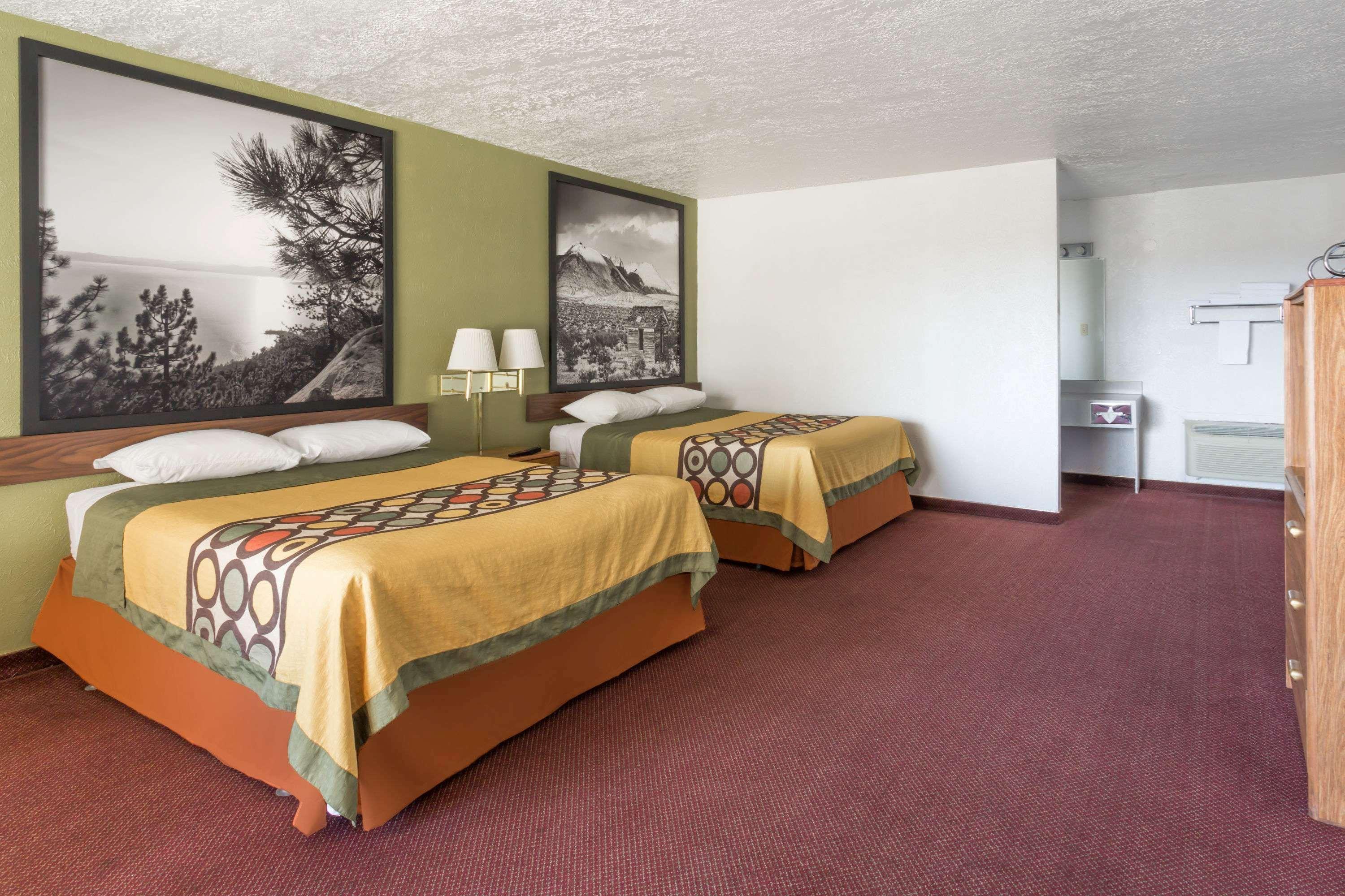 Super 8 By Wyndham Hotel