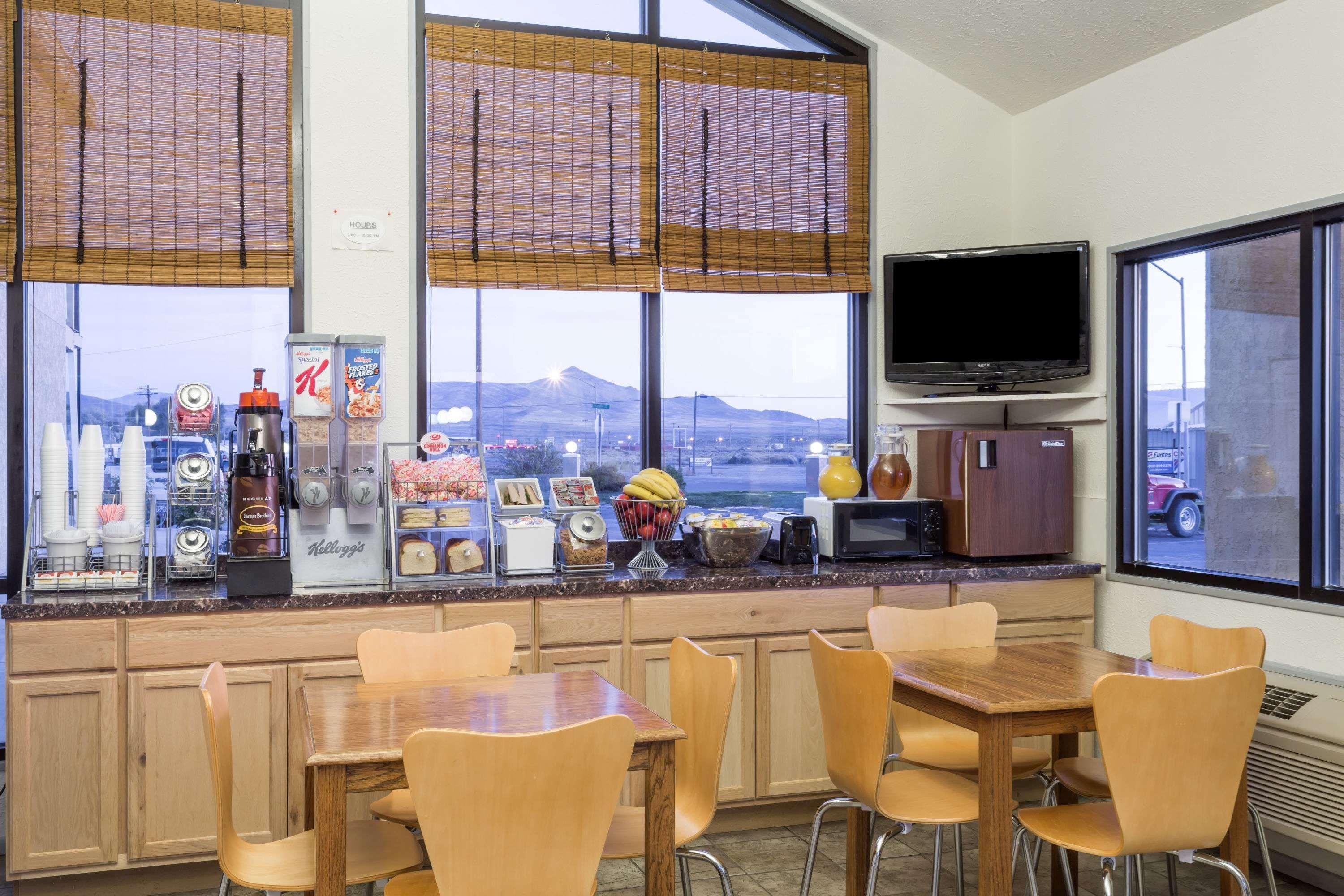 Super 8 By Wyndham Hotel