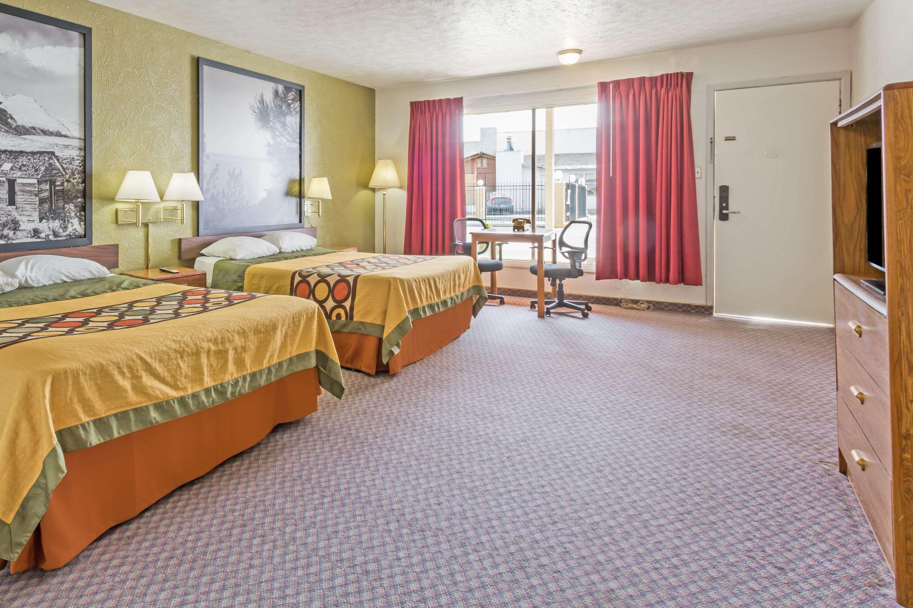 Super 8 By Wyndham 2* Wells